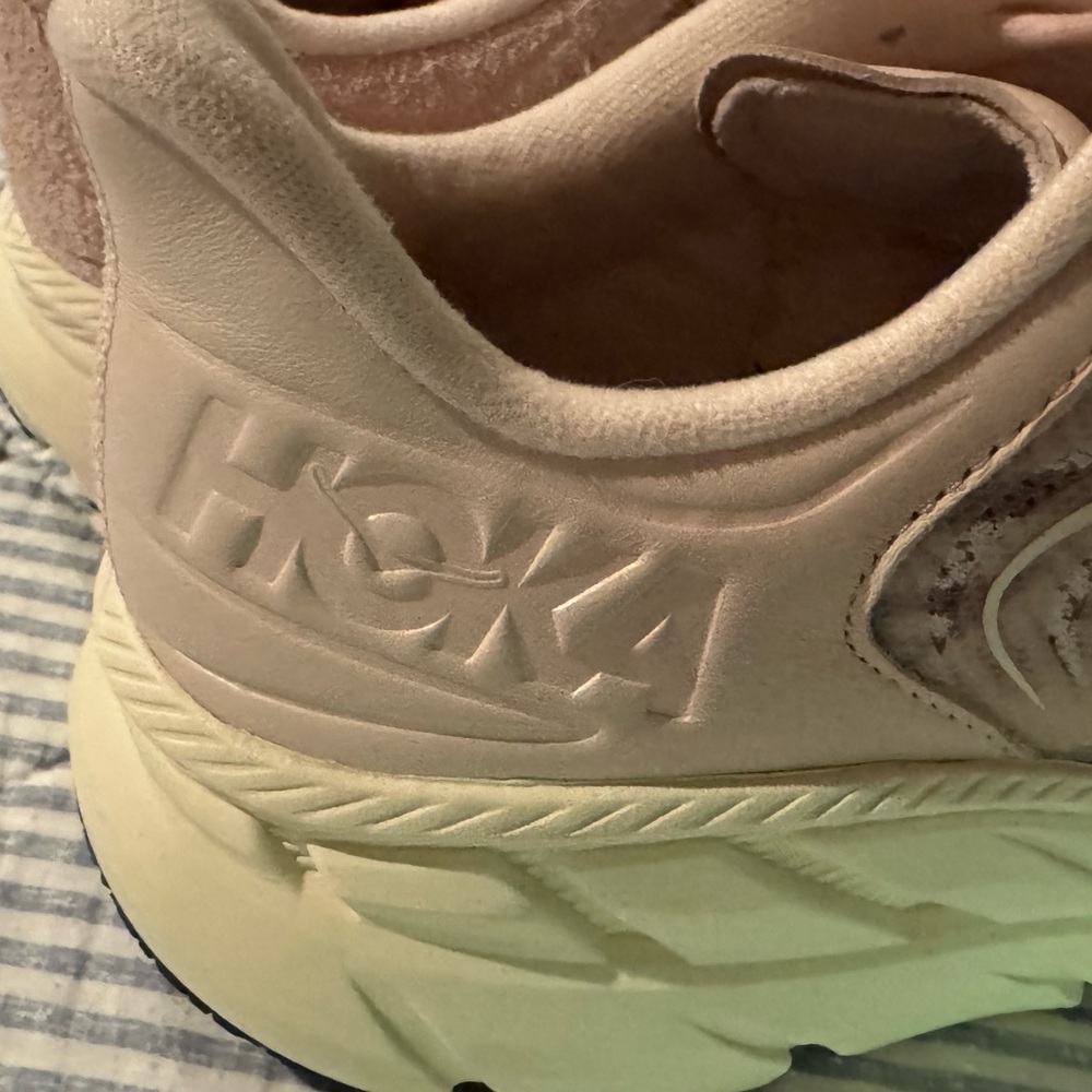 Hoka Women's Blush Pink Athletic Sneakers Like New, Clifton LS